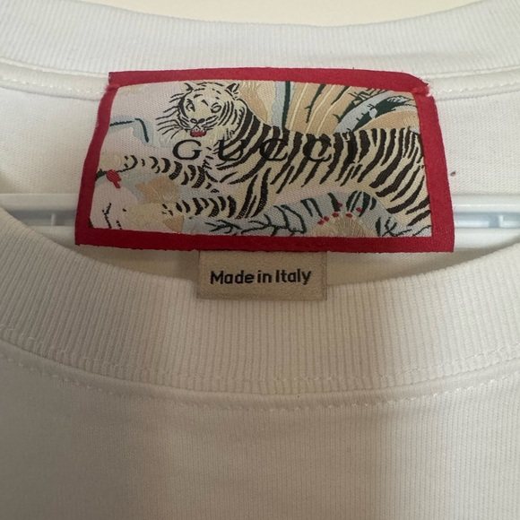 Gucci Ivory Tee with Green Logo and Tiger Design - Picture 3 of 9